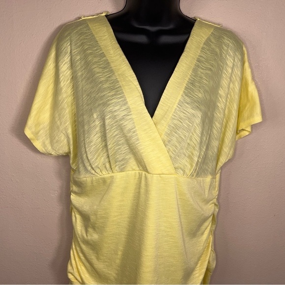 LARGE MAURICES YELLOW BLOUSE SHORT SLEEVE RUCHED  VNECK PASTEL BRIGHT STRETCH - Picture 2 of 12